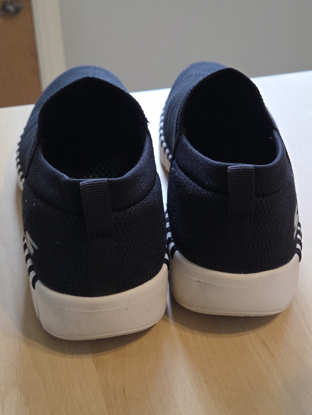 Skechers Black Slip-On Knit Sneakers 7.5 - Picture 3 of 6